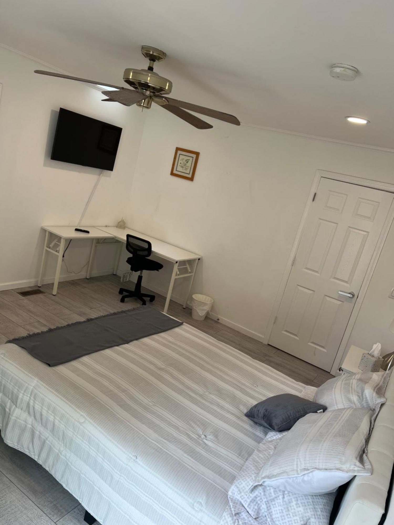 Cozy Private Suite 5 Min From Saint Francis Hospital And Woodland Hills Mall タルサ エクステリア 写真
